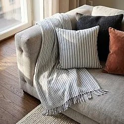 Koce - Rumi stripe cotton throw (jasnoniebieski/granatowy/kremowy)